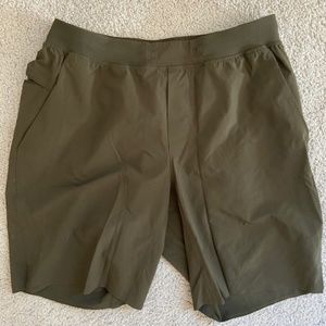 authentic large LULULEMON men's T.H.E. Linerless Short 9"